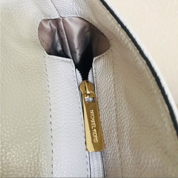 Michael Kors Creamwhite Leather
Shoulder Bag . - Picture 11 of 13